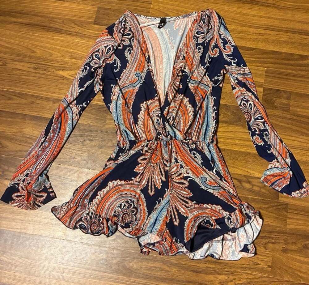 inG Long Sleeve Paisley Print Romper Size L